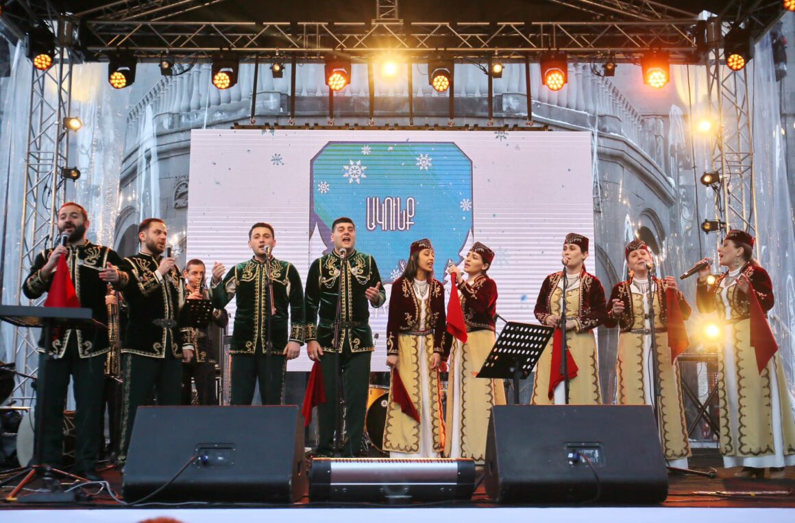 Ակունք-Ջերմուկ-Ամանոր-1 ԱԿՈՒՆՔ համույթը Ջերմուկում է